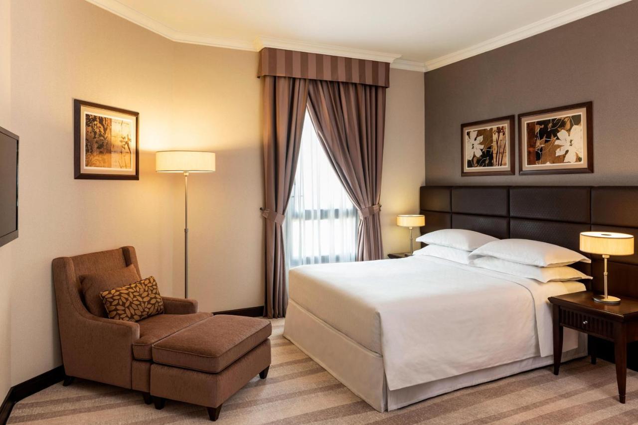 Hotel Sheraton & Towers